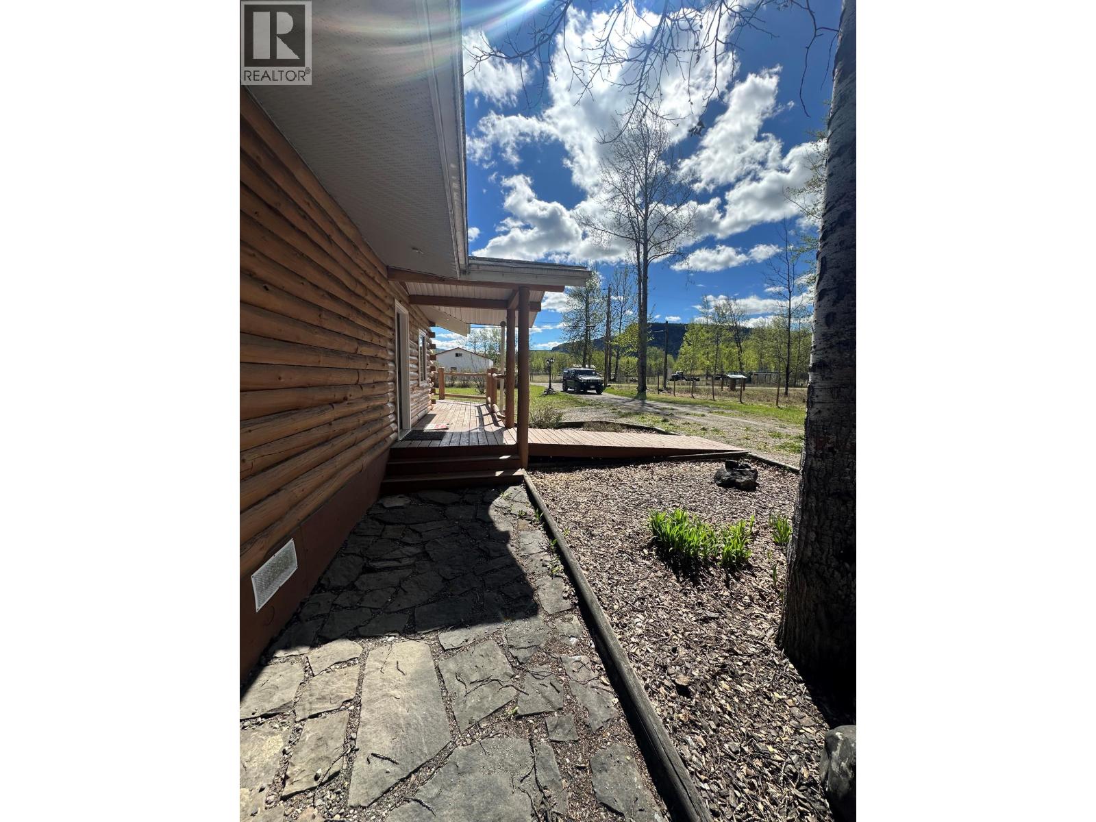 9308 WEST MIDDLEMISS Road, Chetwynd