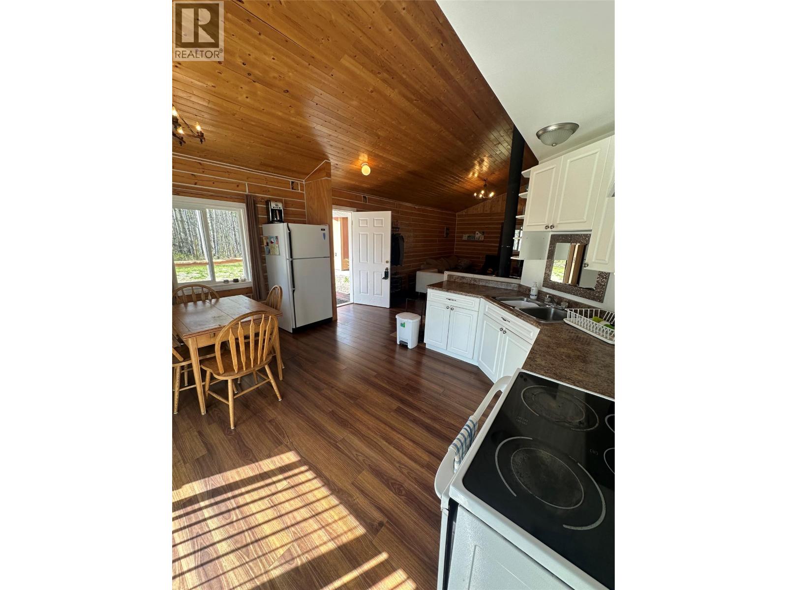 9308 WEST MIDDLEMISS Road, Chetwynd