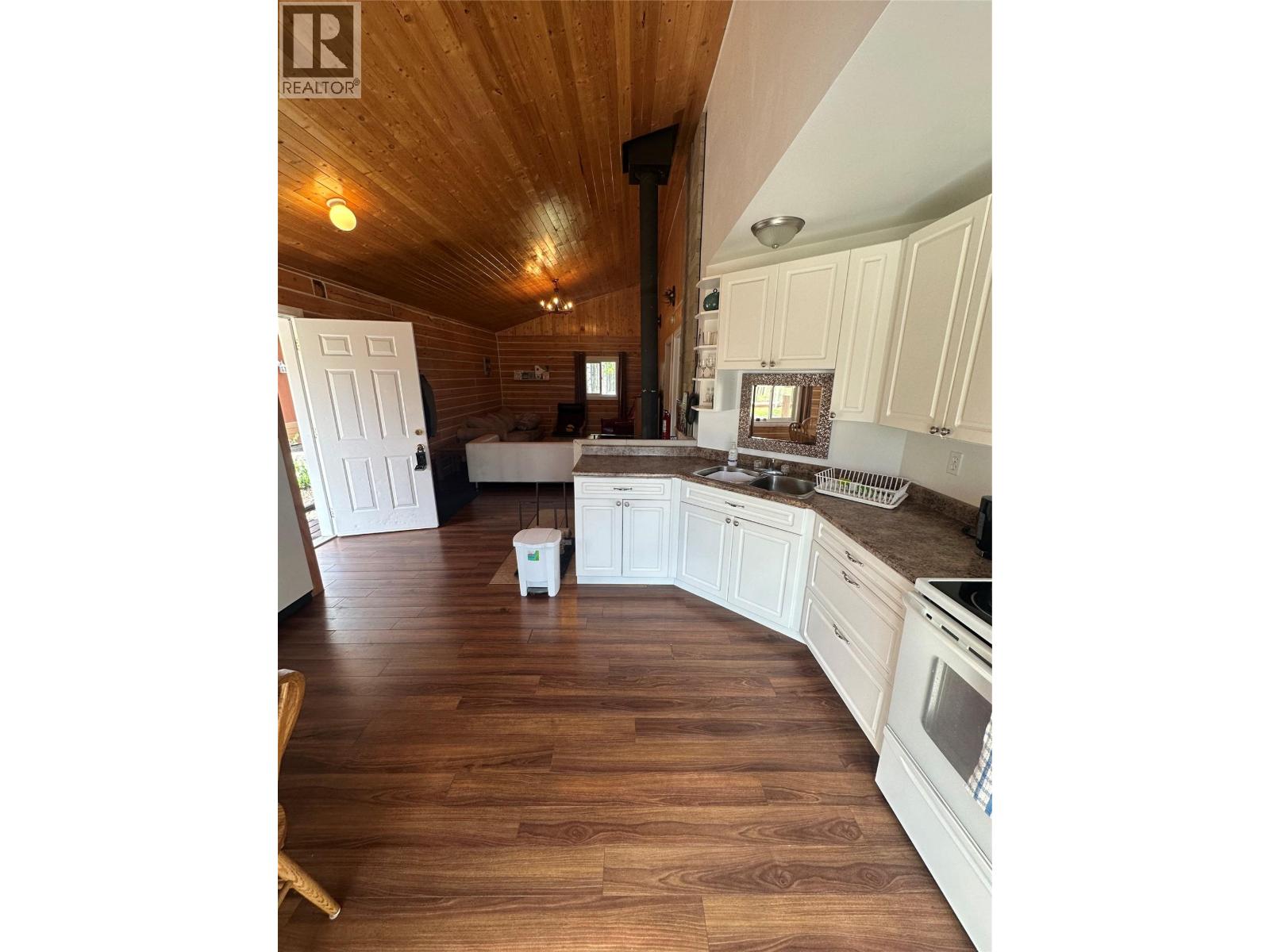 9308 WEST MIDDLEMISS Road, Chetwynd