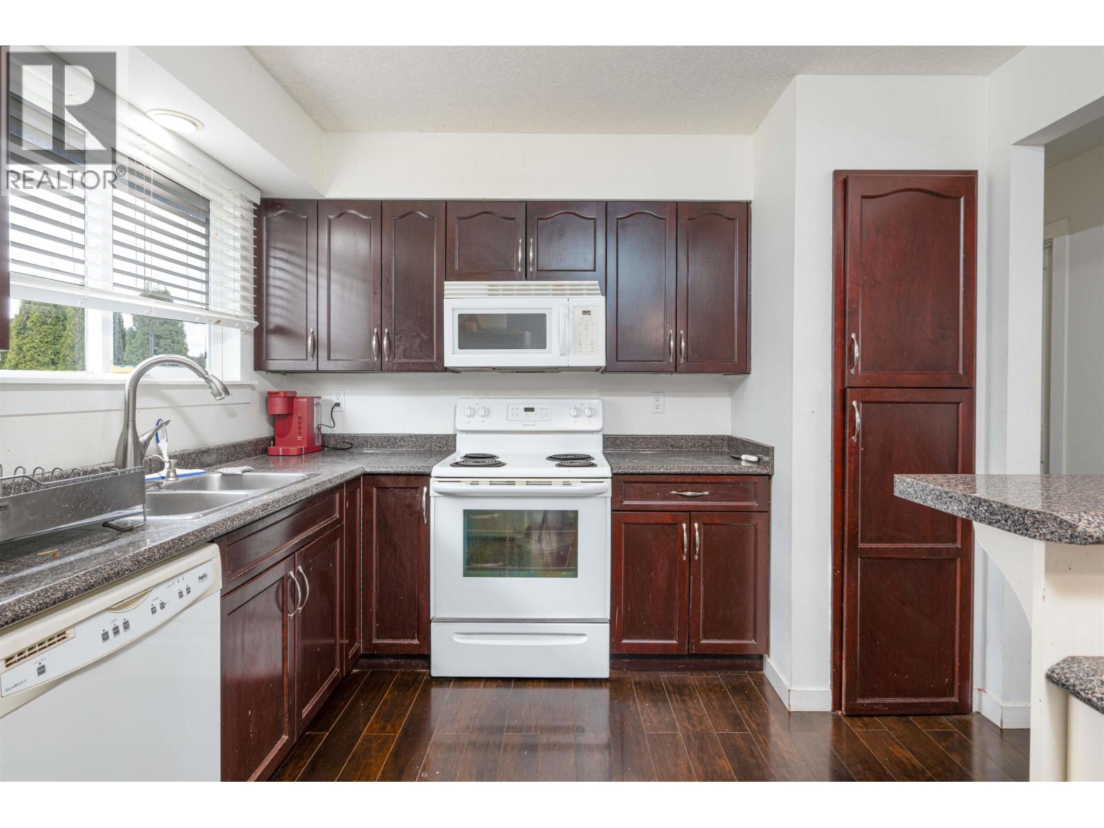 Photo 10 of 31 — 361 GRAHAM STREET · Prince George, BC