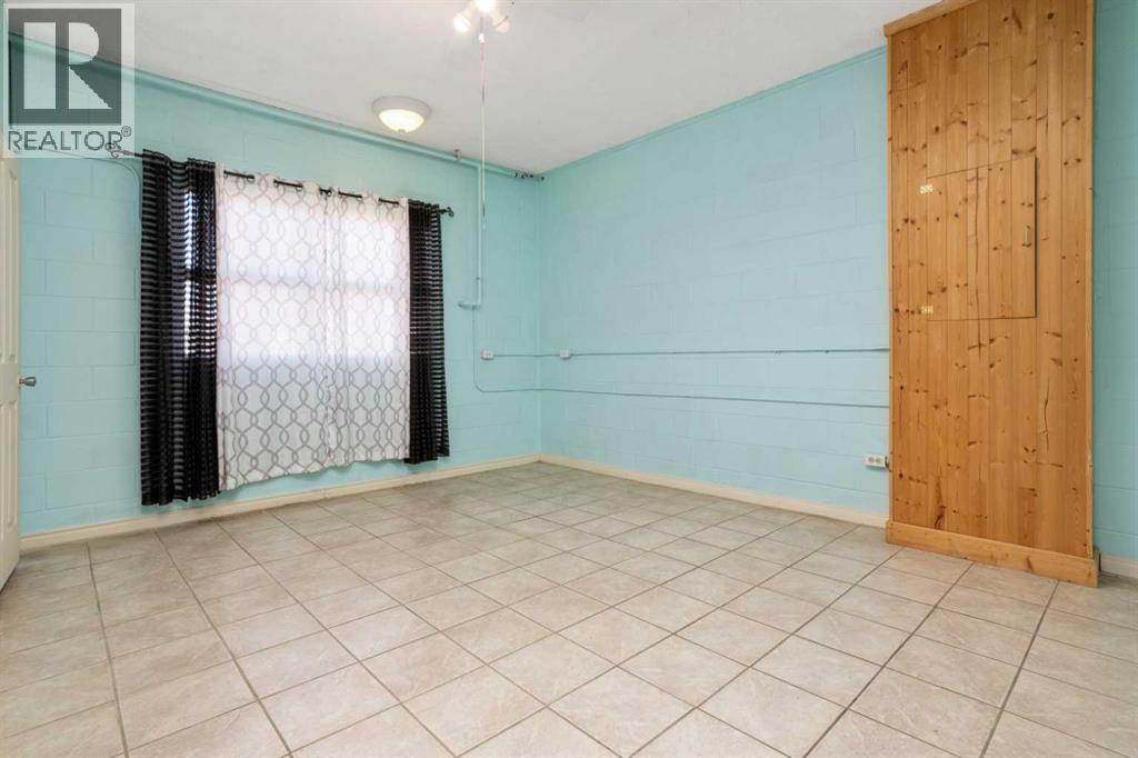 5038 49 Street — photo 11
