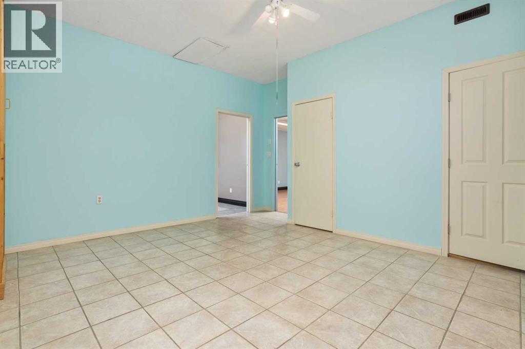 5038 49 Street — photo 12