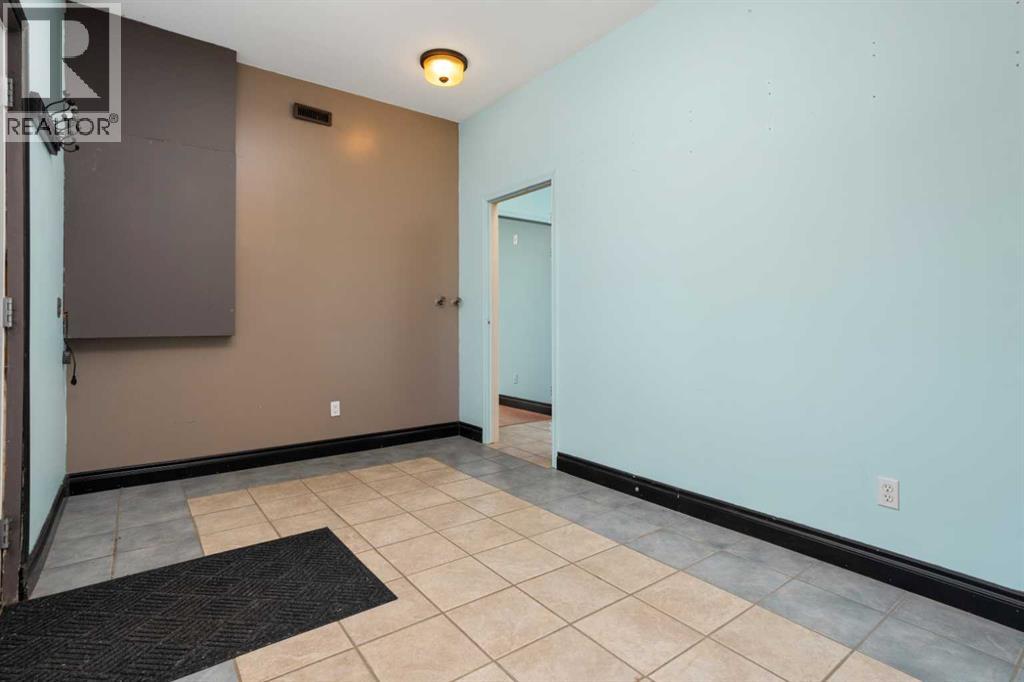 5038 49 Street — photo 14