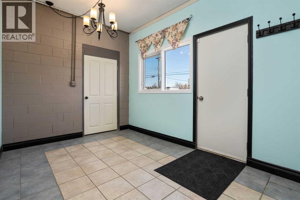5038 49 Street — photo 15