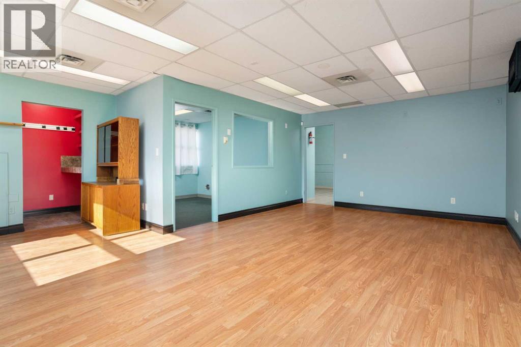 5038 49 Street - photo 4