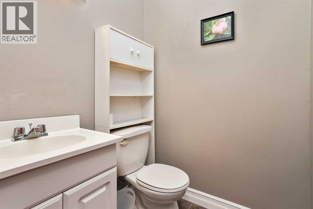 5038 49 Street — photo 7
