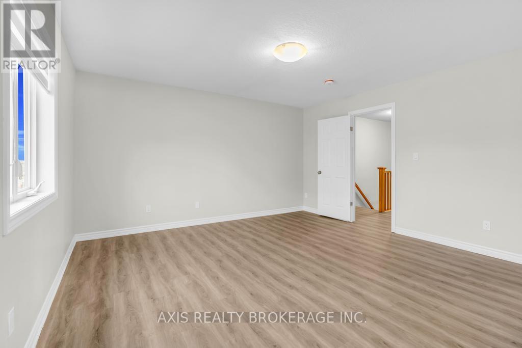 2978 TURNER CRESCENT - 28