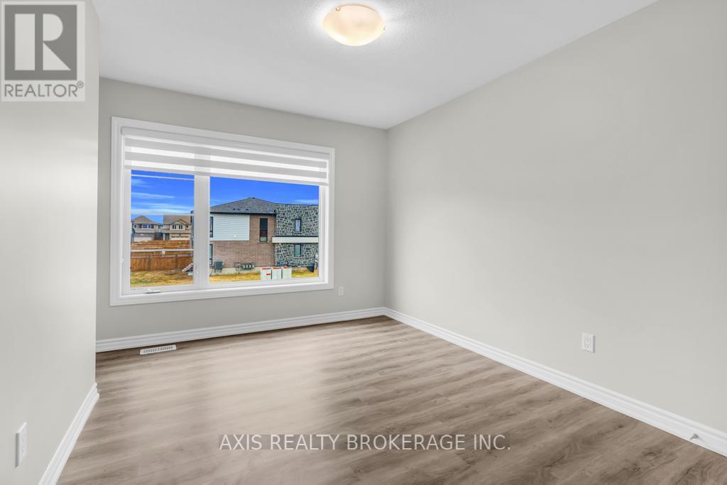 2978 TURNER CRESCENT - 32