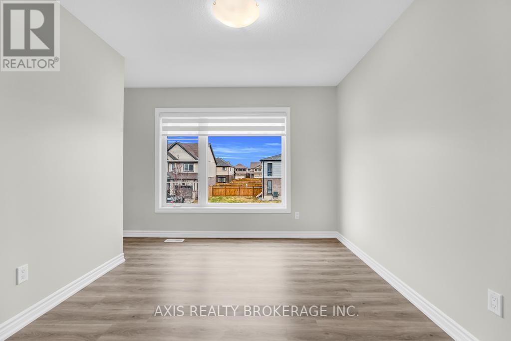 2978 TURNER CRESCENT - 33