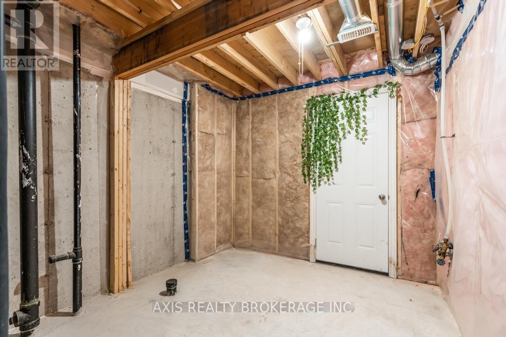 2978 TURNER CRESCENT - 40