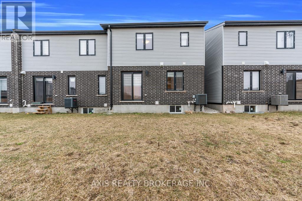 2978 TURNER CRESCENT - 43