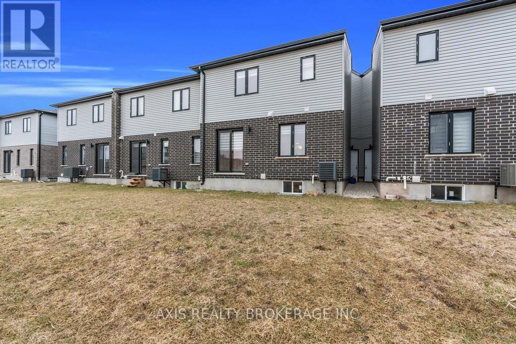 2978 TURNER CRESCENT - 44