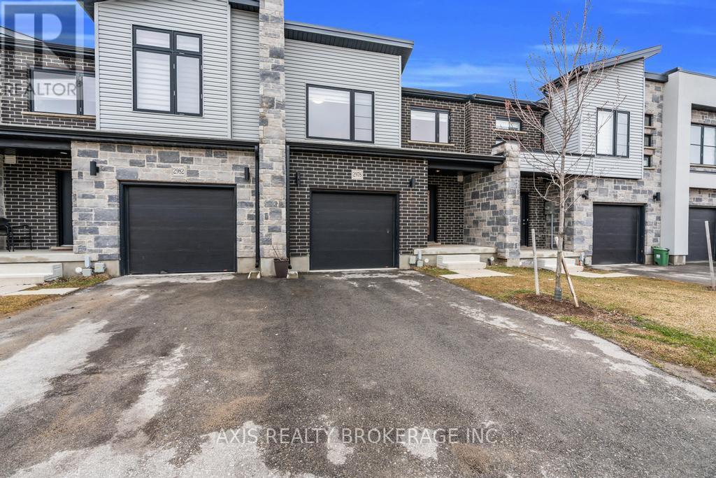 2978 TURNER CRESCENT - 9