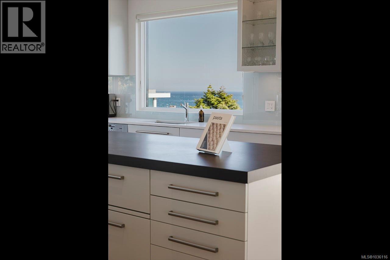  408 Newport Avenue, Oak Bay