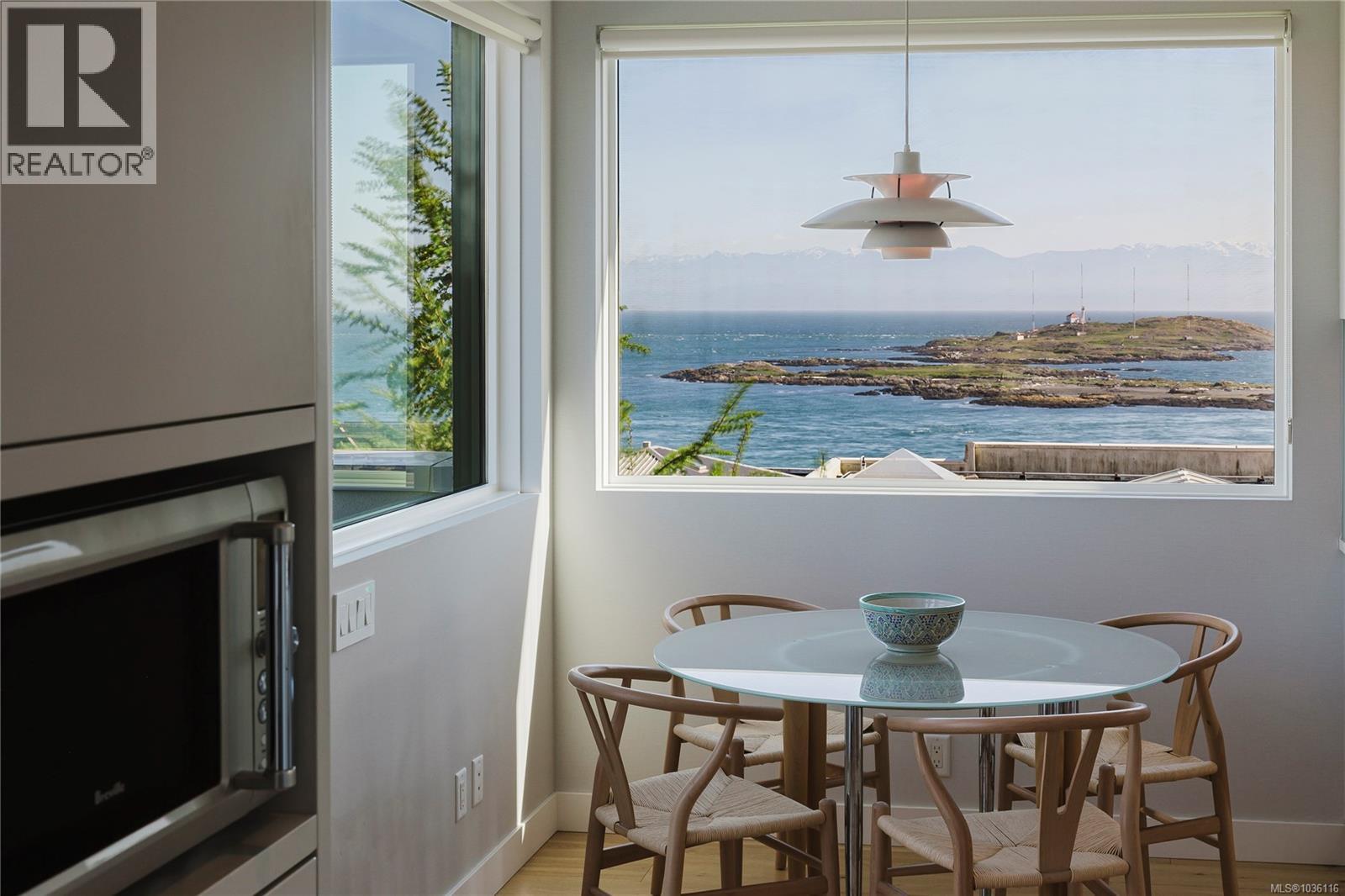  408 Newport Avenue, Oak Bay