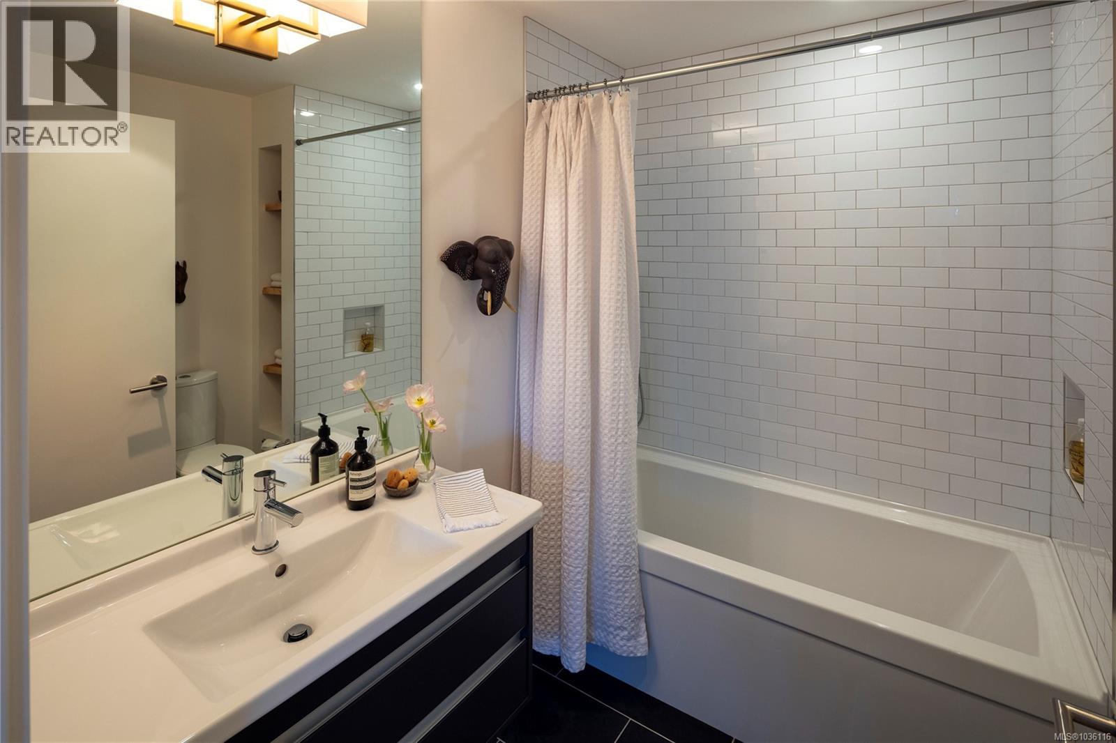 408 Newport Avenue, Oak Bay