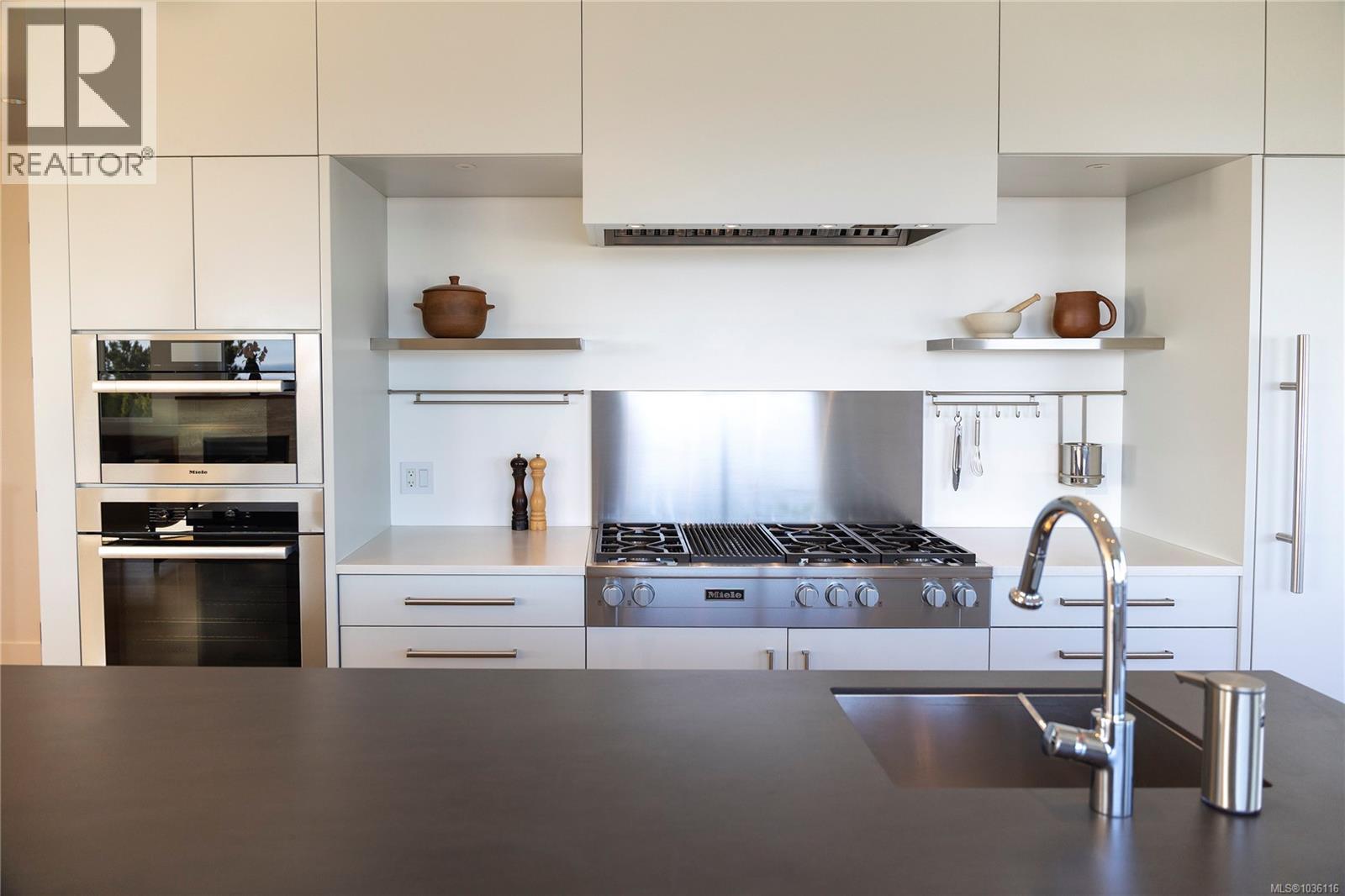  408 Newport Avenue, Oak Bay