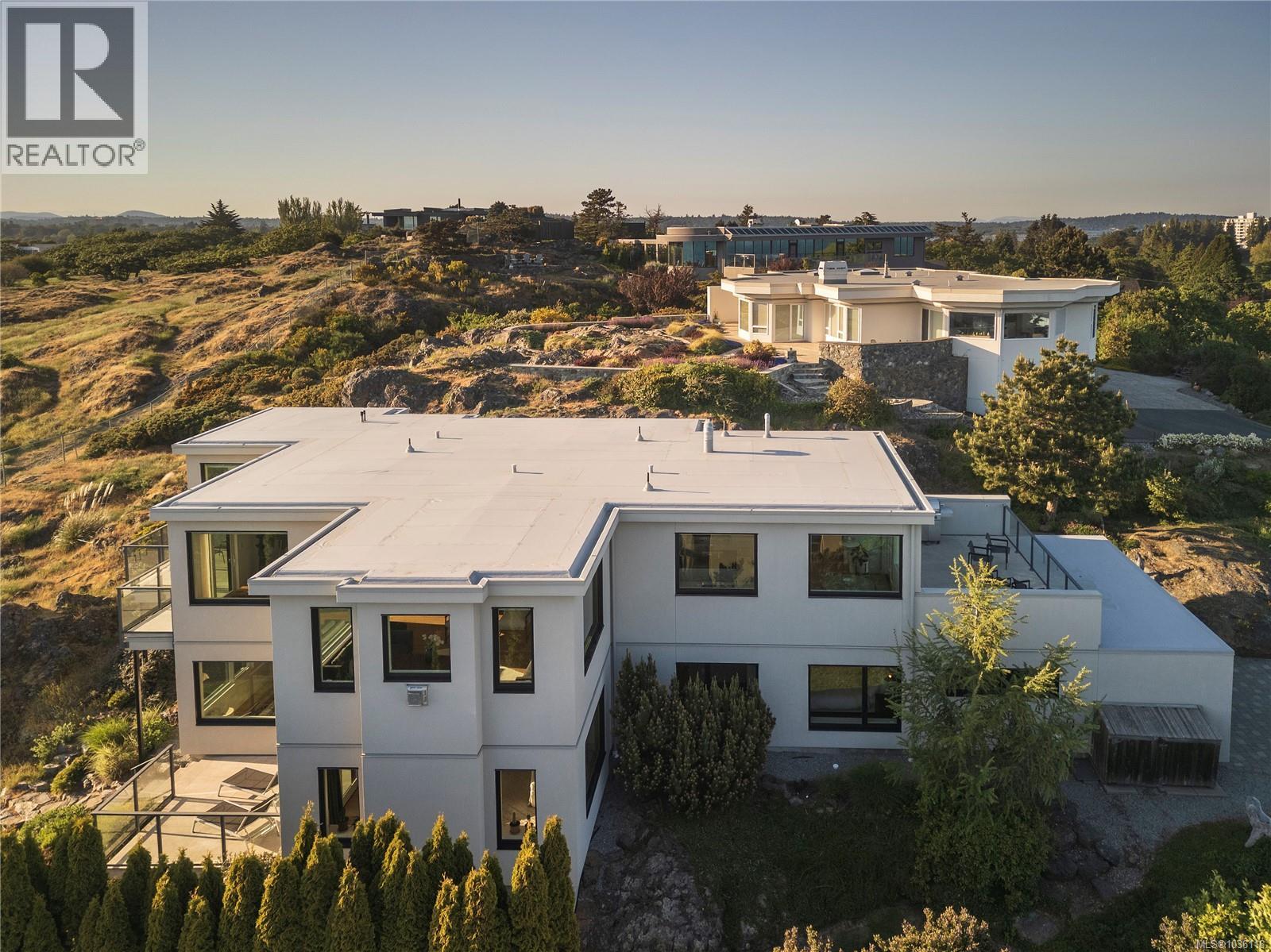  408 Newport Avenue, Oak Bay
