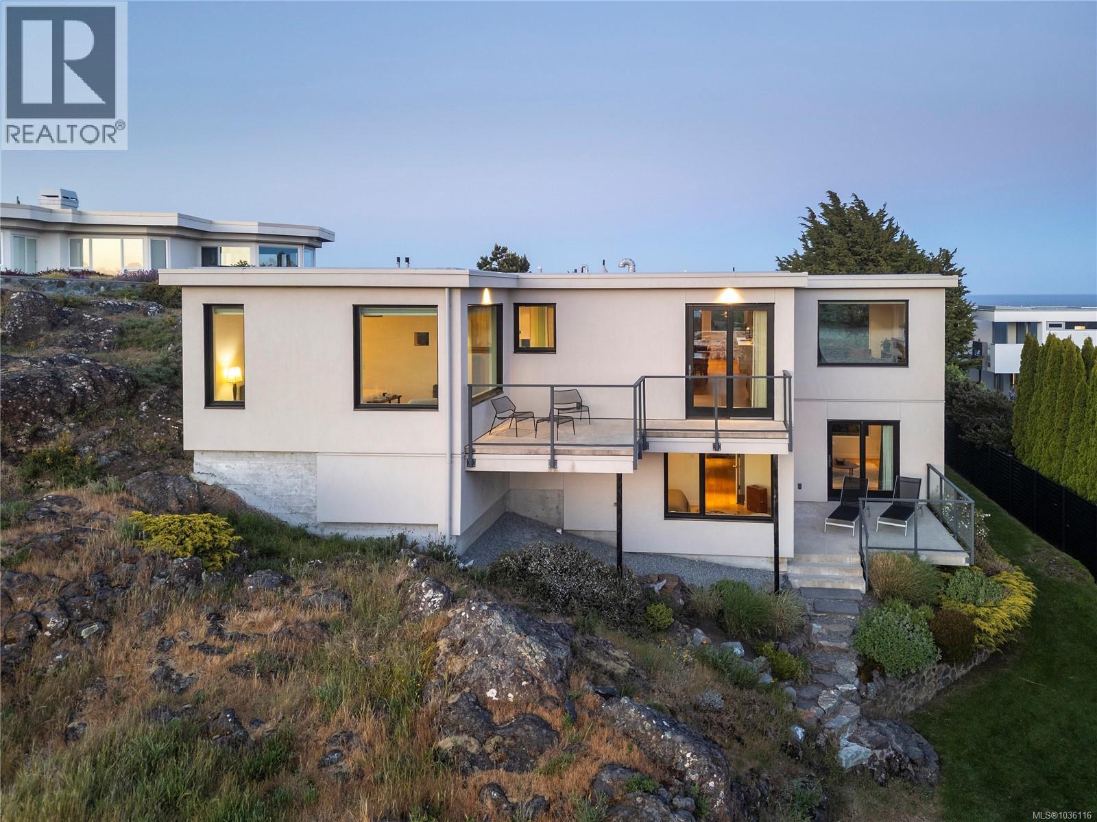  408 Newport Avenue, Oak Bay