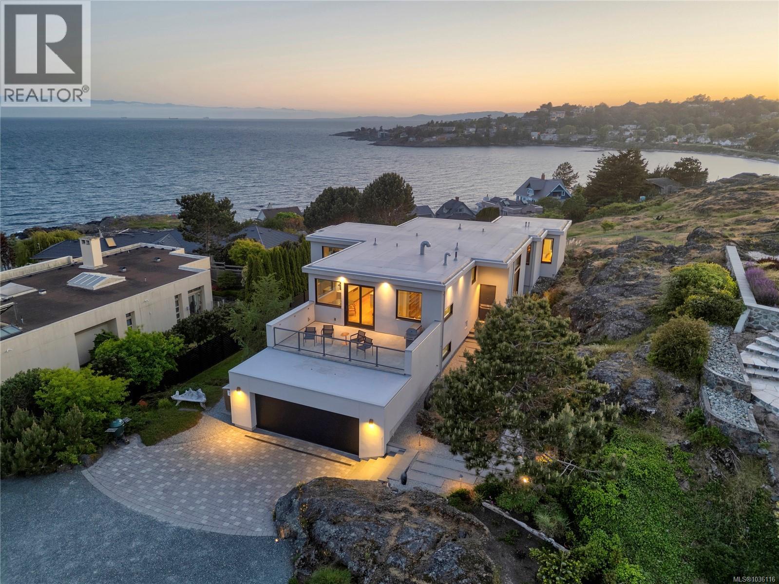  408 Newport Avenue, Oak Bay