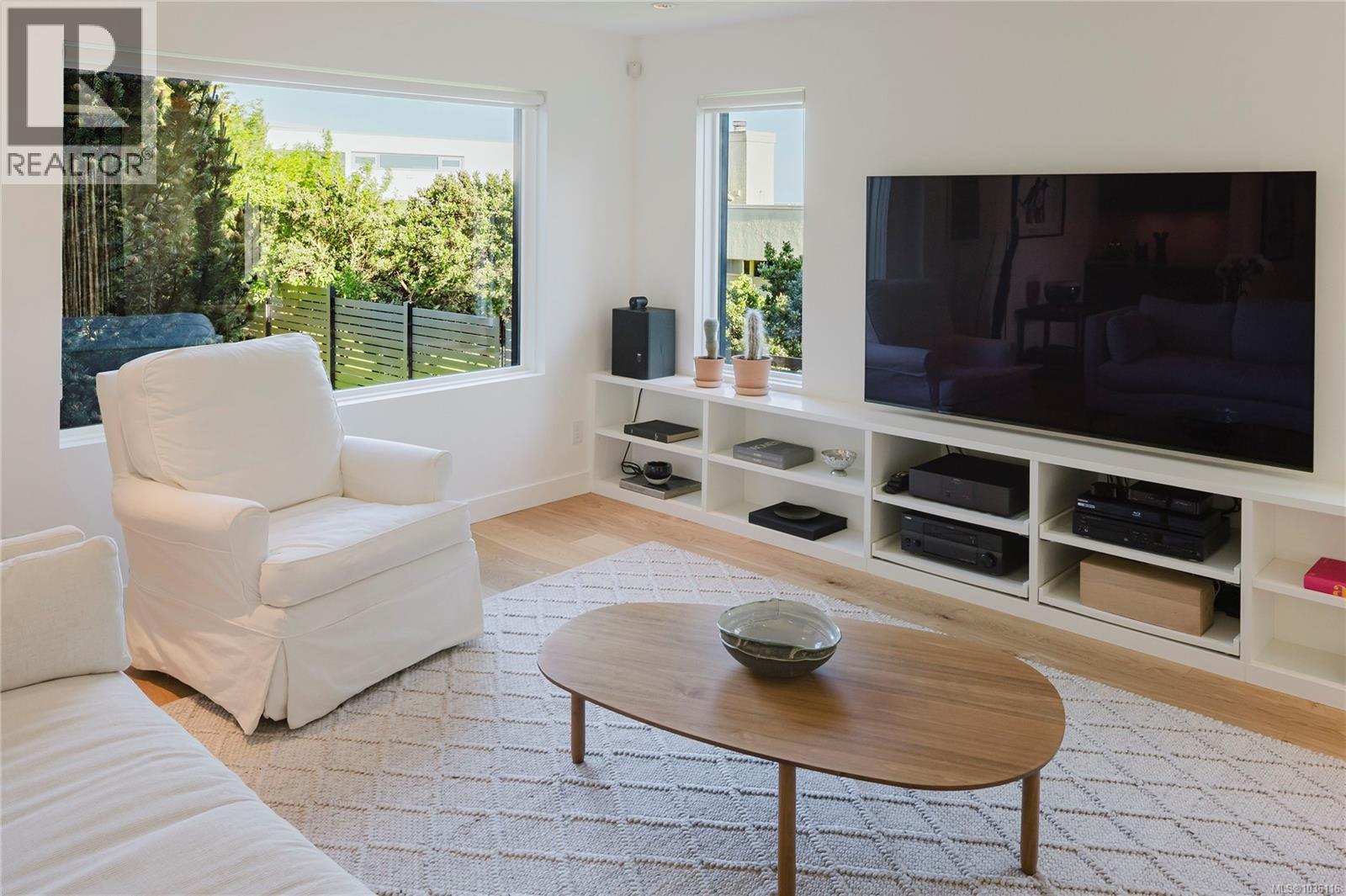  408 Newport Avenue, Oak Bay