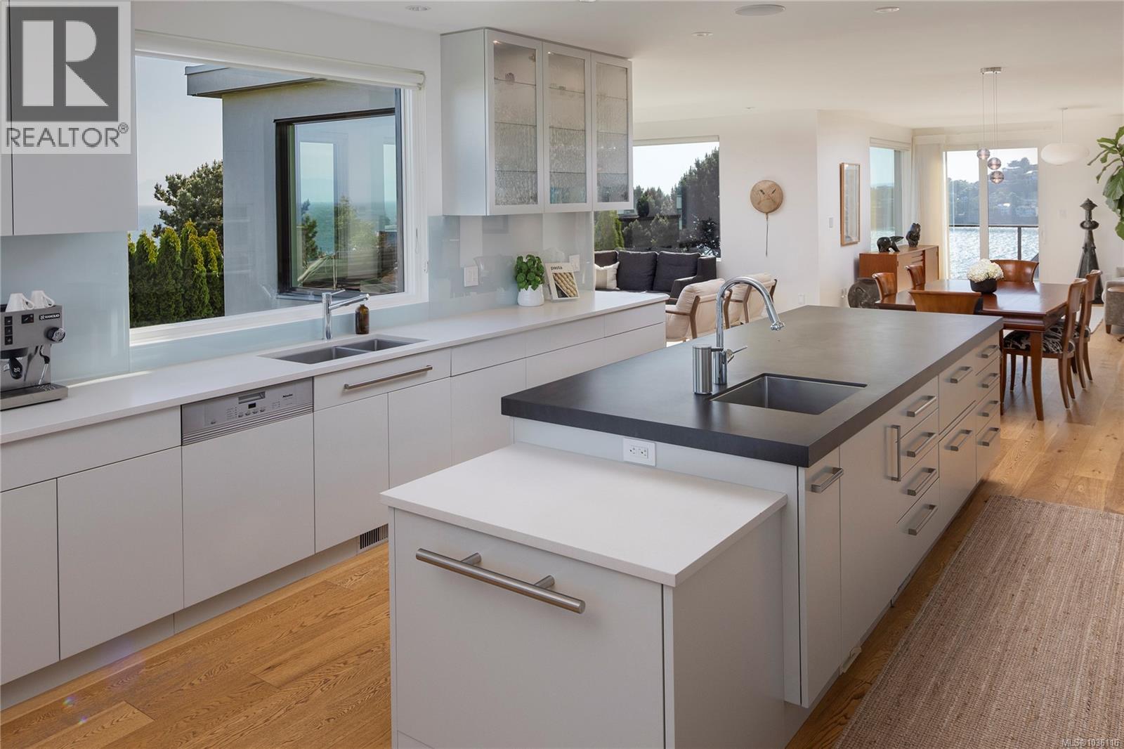  408 Newport Avenue, Oak Bay