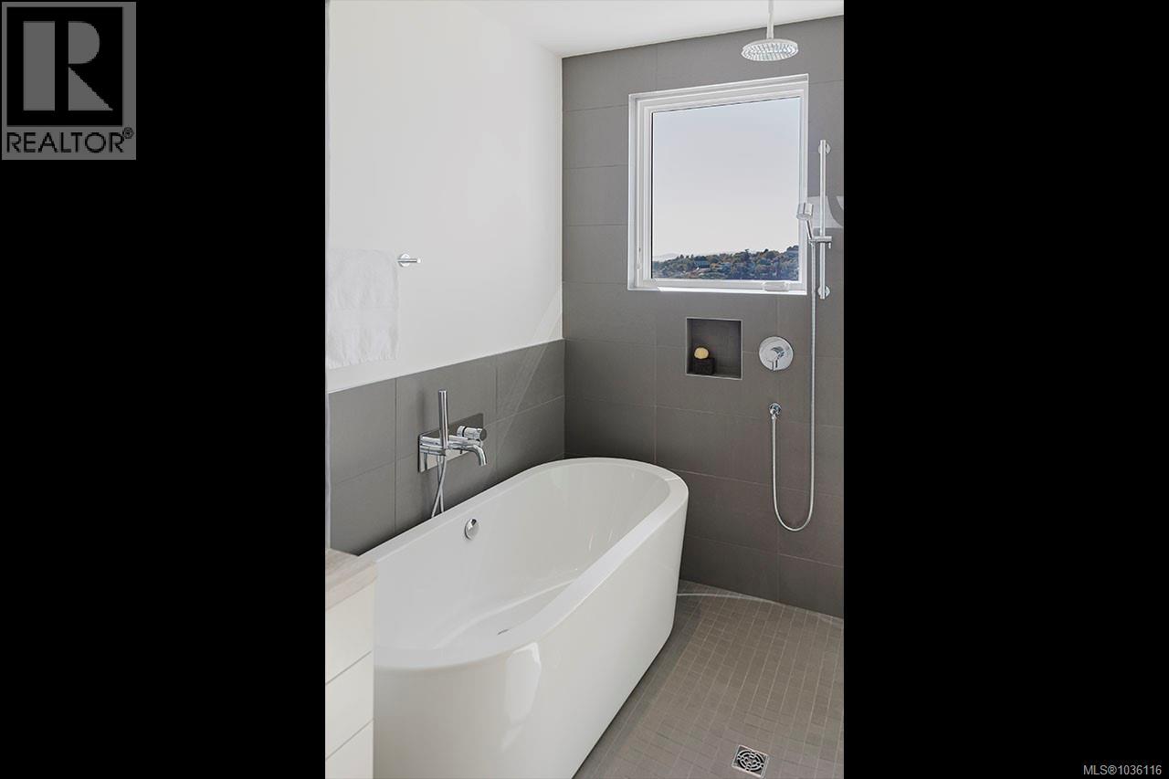  408 Newport Avenue, Oak Bay