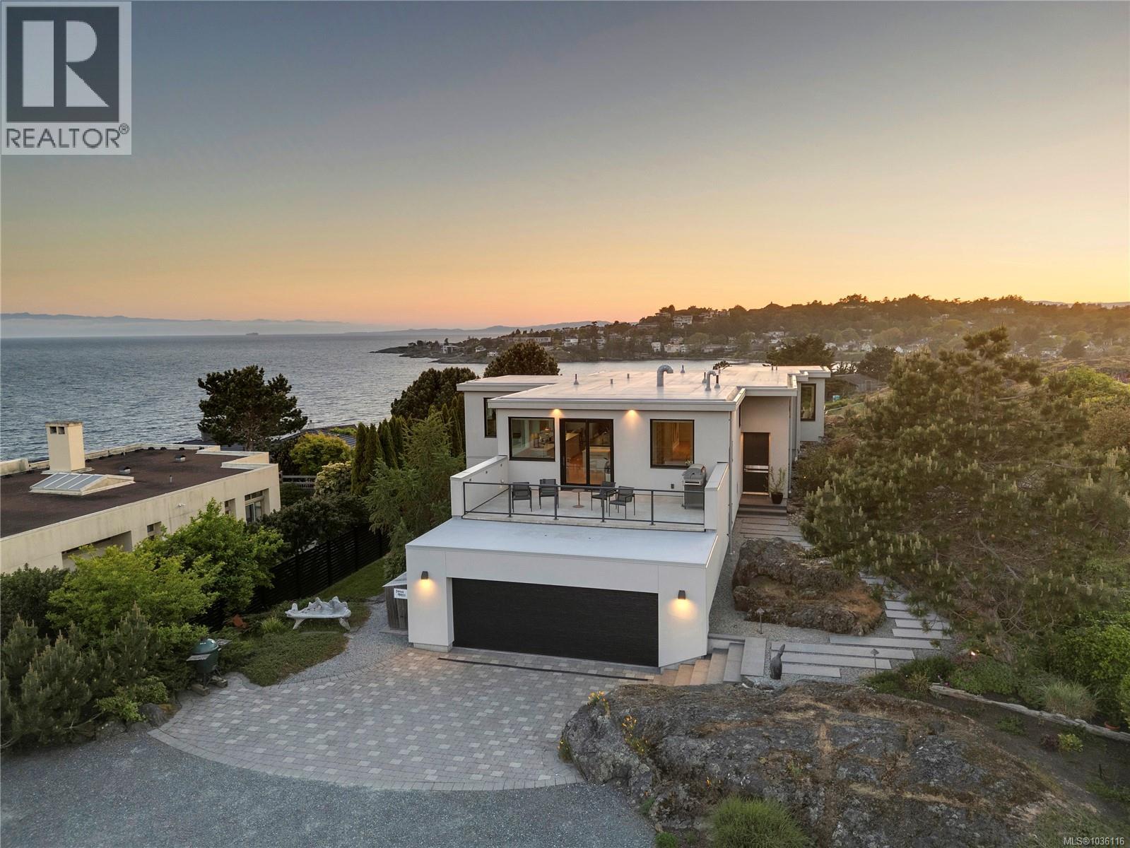  408 Newport Avenue, Oak Bay