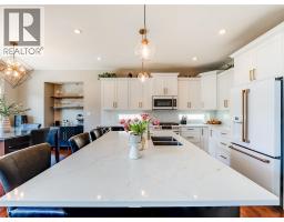 Foyer - 943 Riverview Place, Castlegar, BC V1N4L1 Photo 13