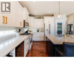 Kitchen - 943 Riverview Place, Castlegar, BC V1N4L1 Photo 15