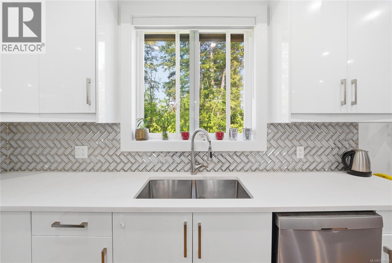 5254 Sherbourne Dr - 6