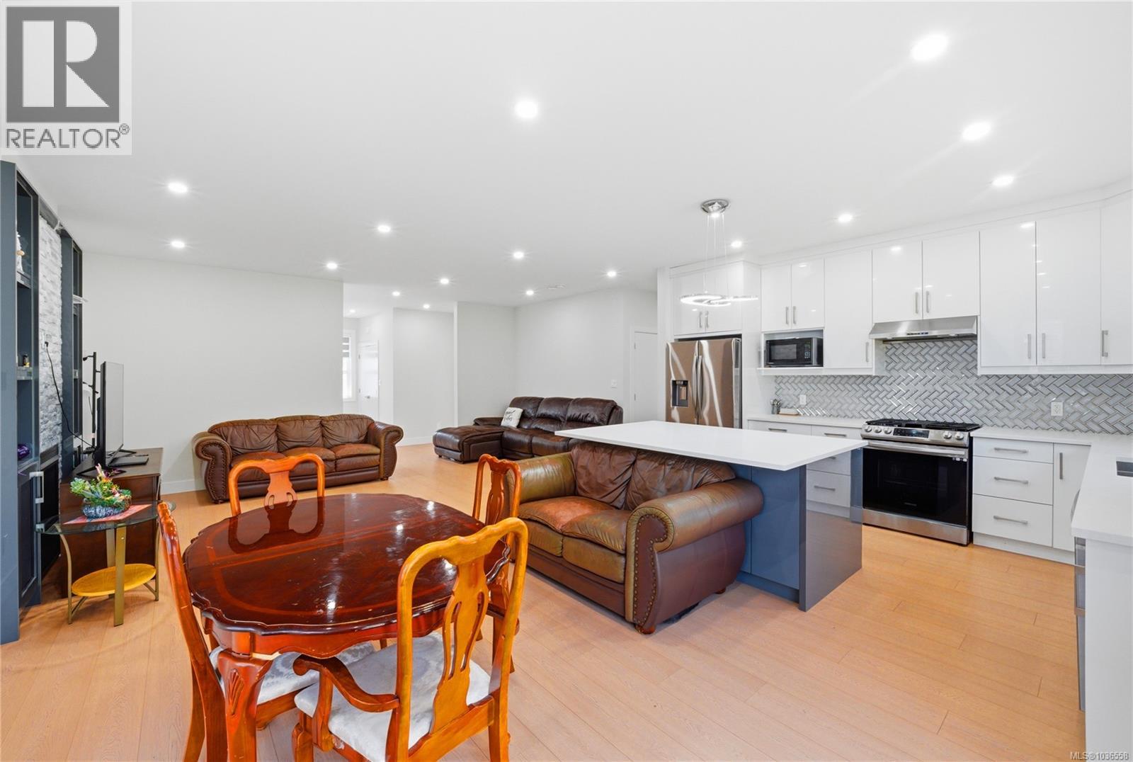 5254 Sherbourne Dr - 9