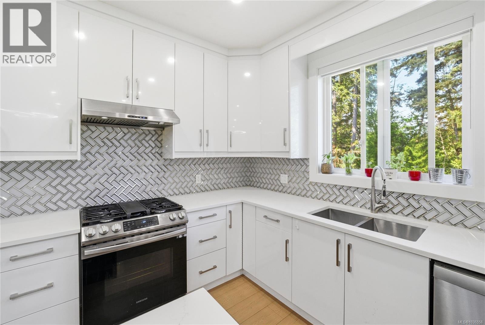 5254 Sherbourne Dr - 5