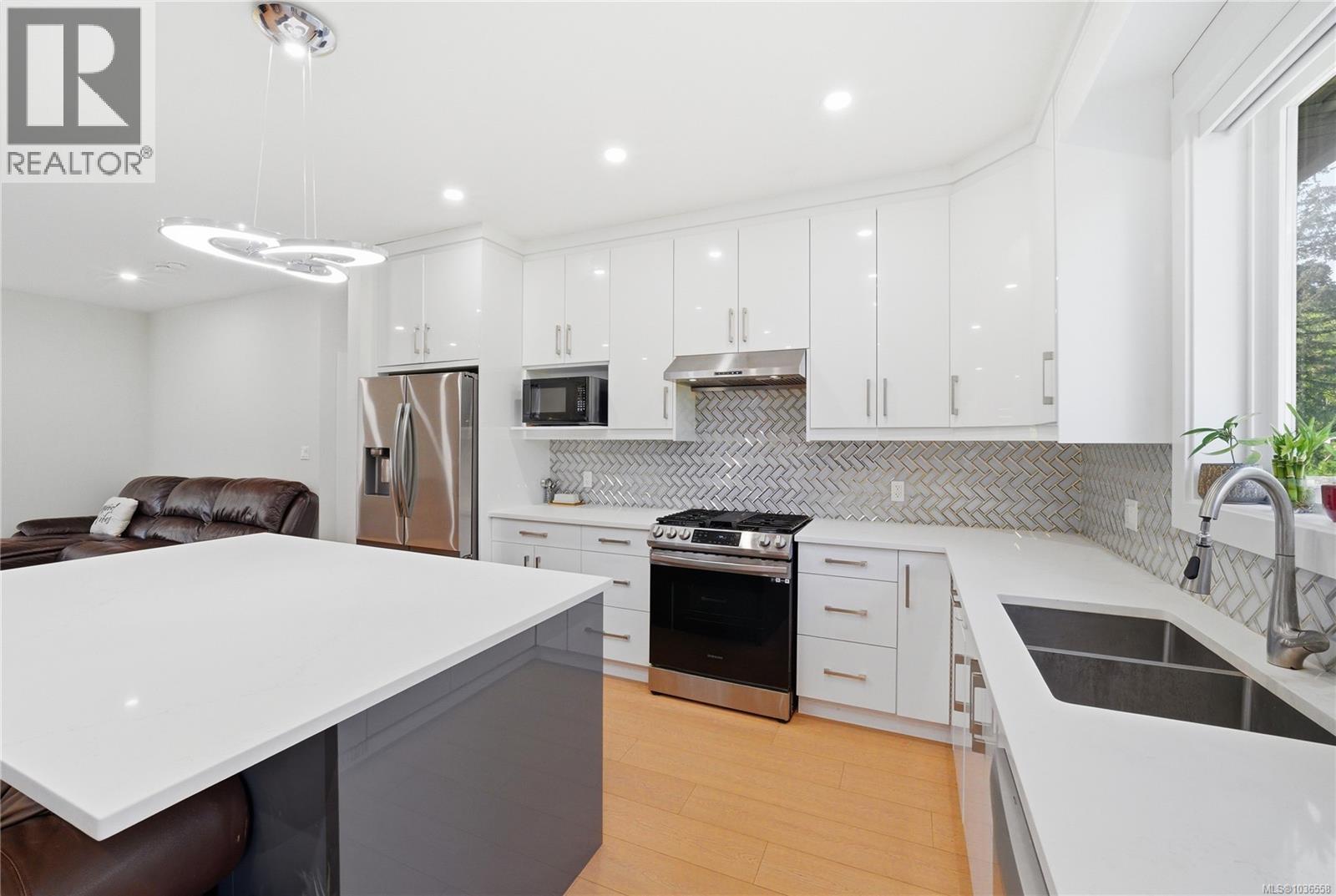 5254 Sherbourne Dr - 4