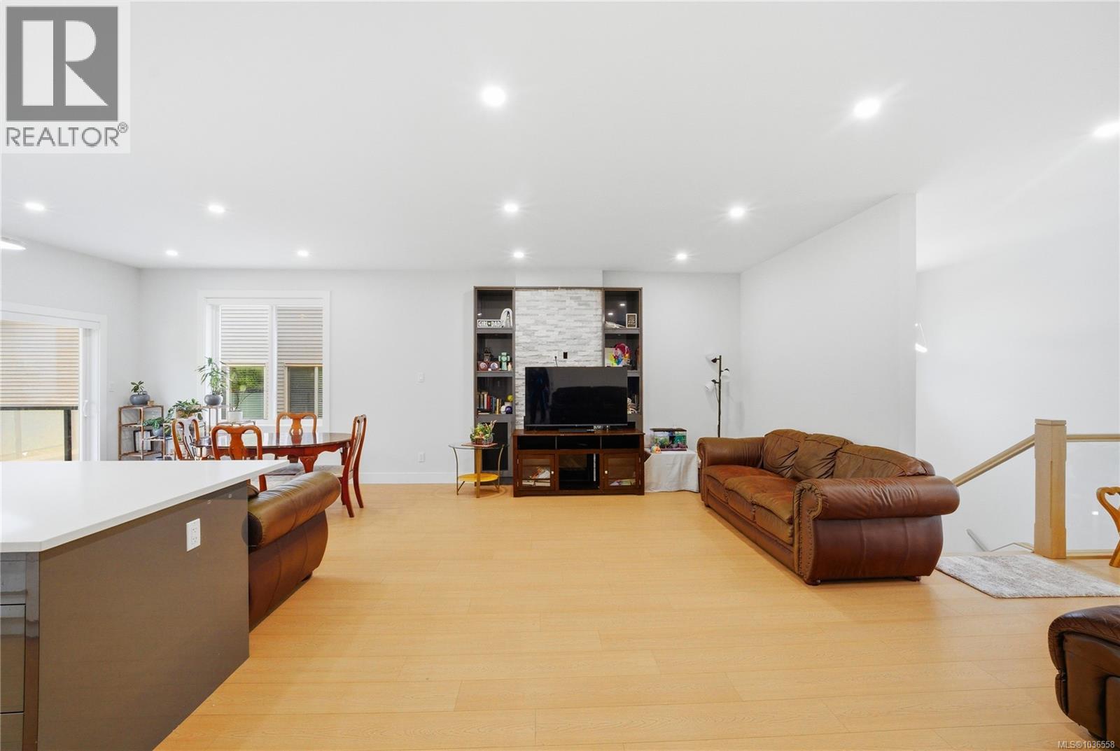 5254 Sherbourne Dr - 7
