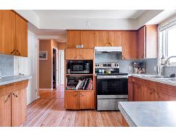 13890 Blackburn Avenue, White Rock, BC V4B2Z2 Photo 7