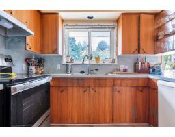 13890 Blackburn Avenue, White Rock, BC V4B2Z2 Photo 9
