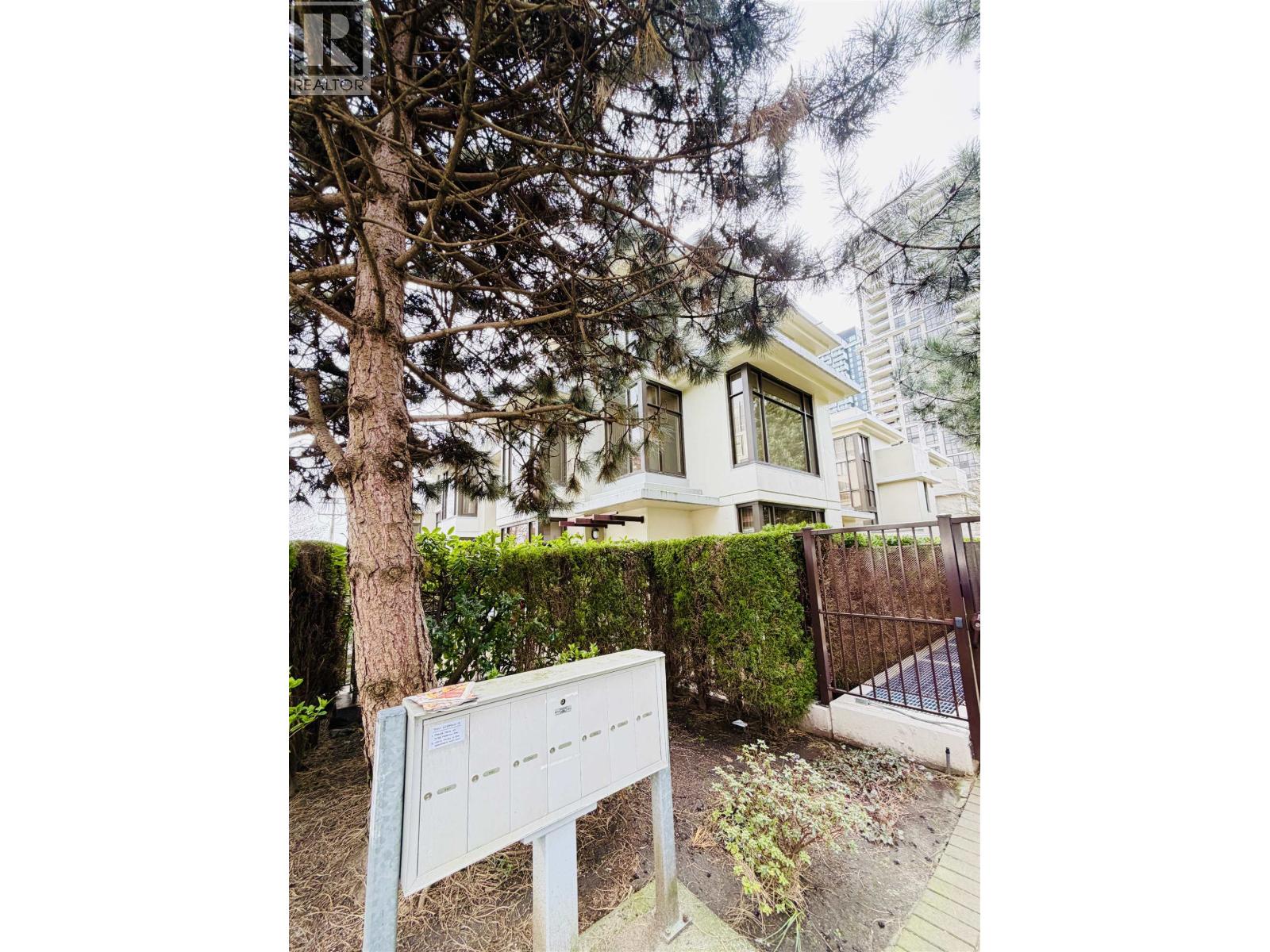 TH13 2089 ROSSER AVENUE, Burnaby