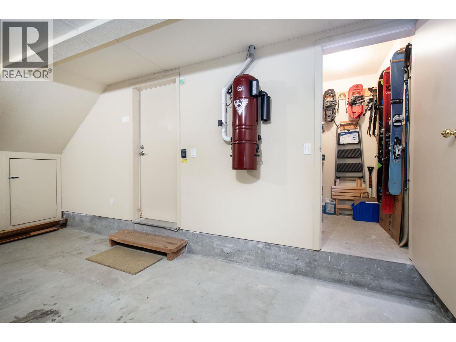 3123 ST MORITZ CRESCENT, Whistler