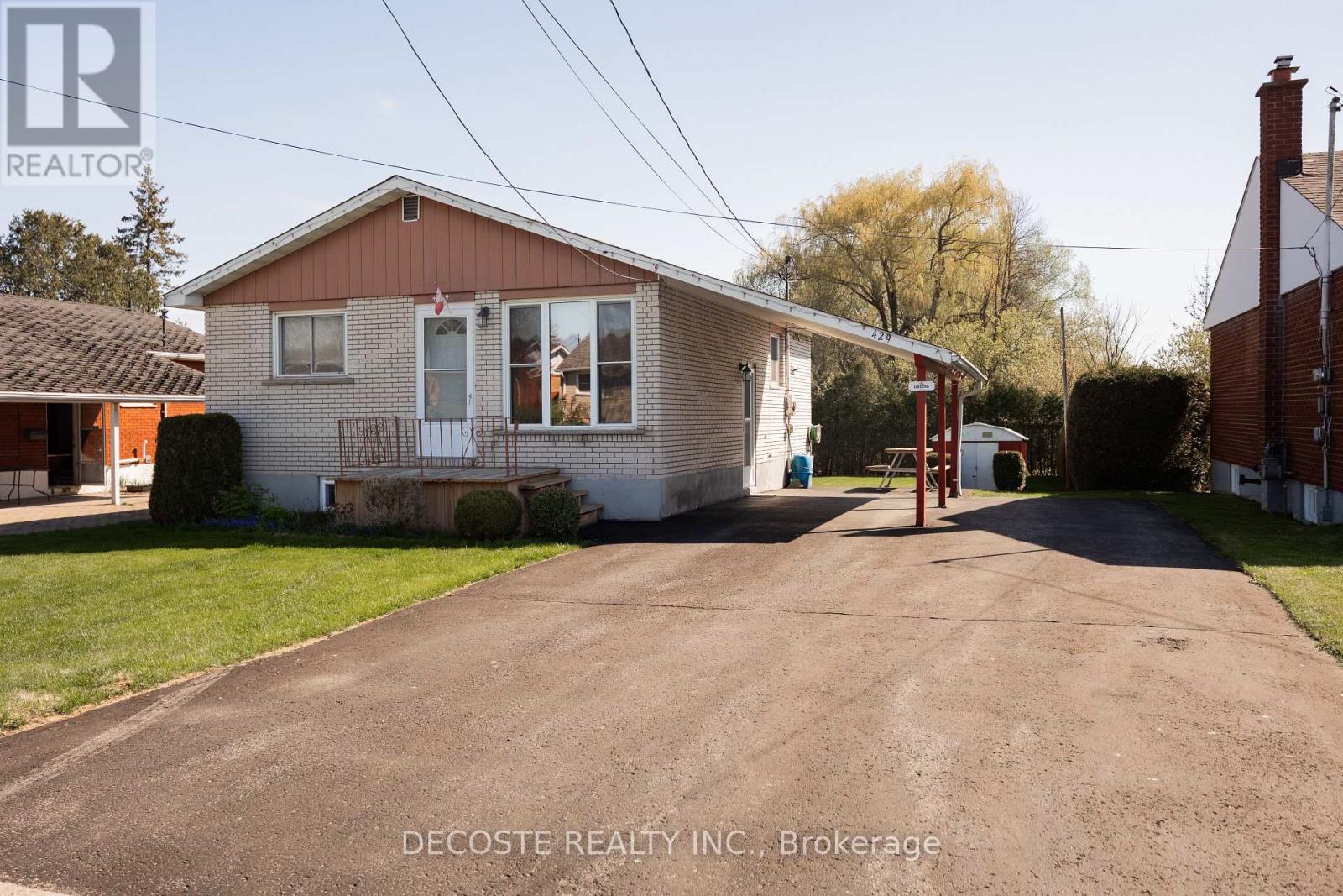 429 DOMINION STREET S - Image 2