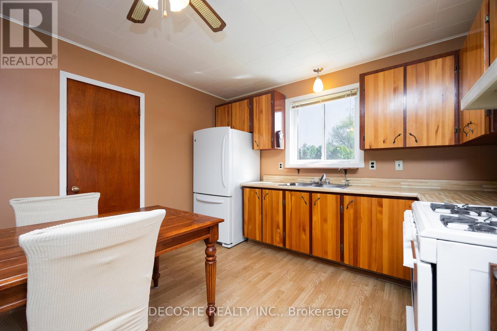 429 DOMINION STREET S - 5