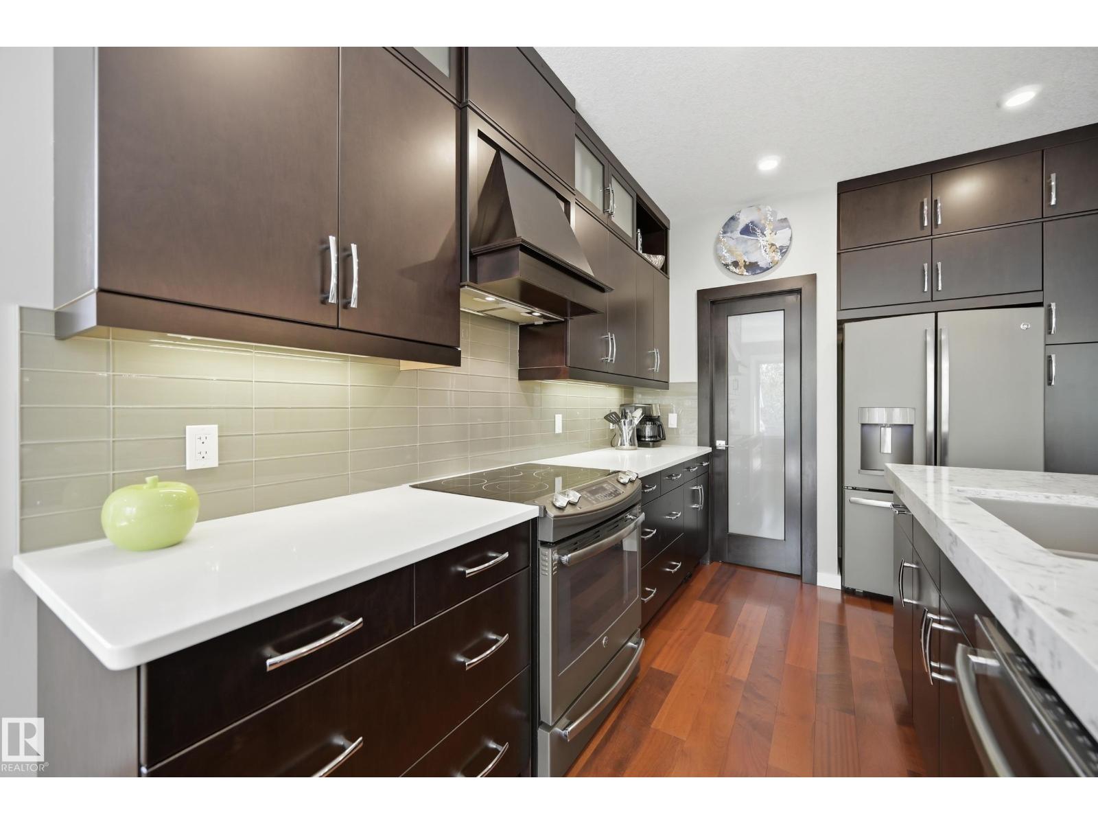 60 LACOMBE DR — photo 11
