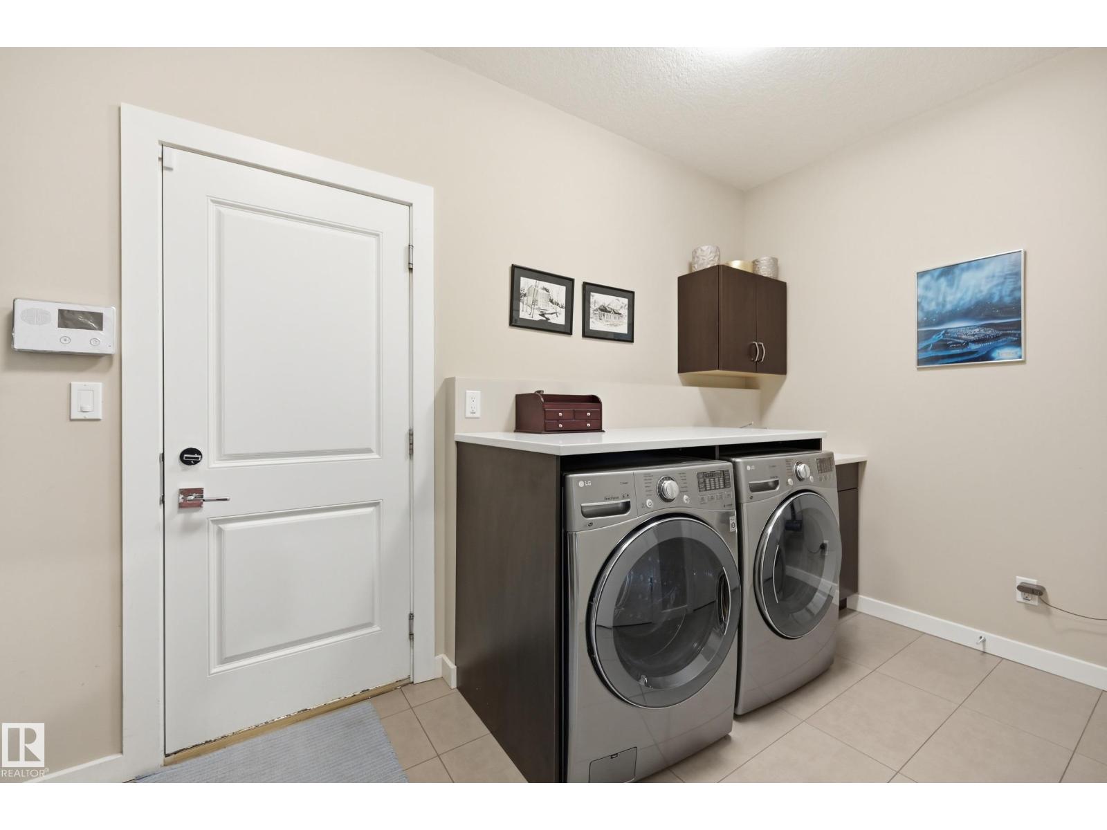 60 LACOMBE DR — photo 24