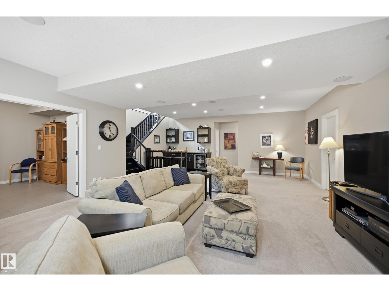 60 LACOMBE DR — photo 28