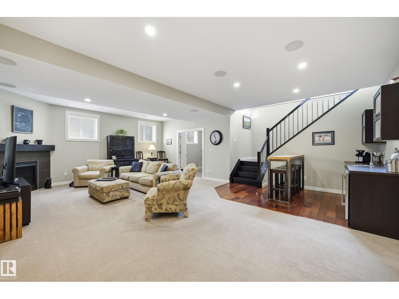 60 LACOMBE DR — photo 30