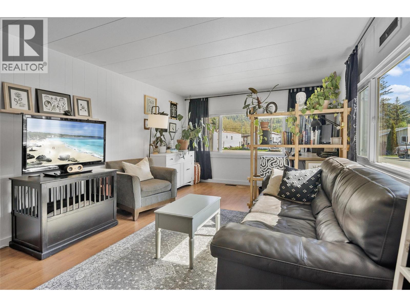 #5 606 Edward Street E - 13
