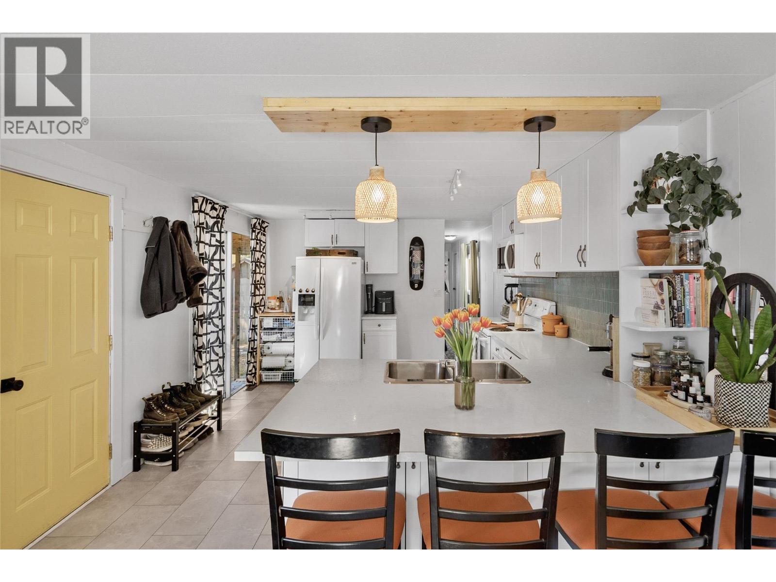 #5 606 Edward Street E - 9