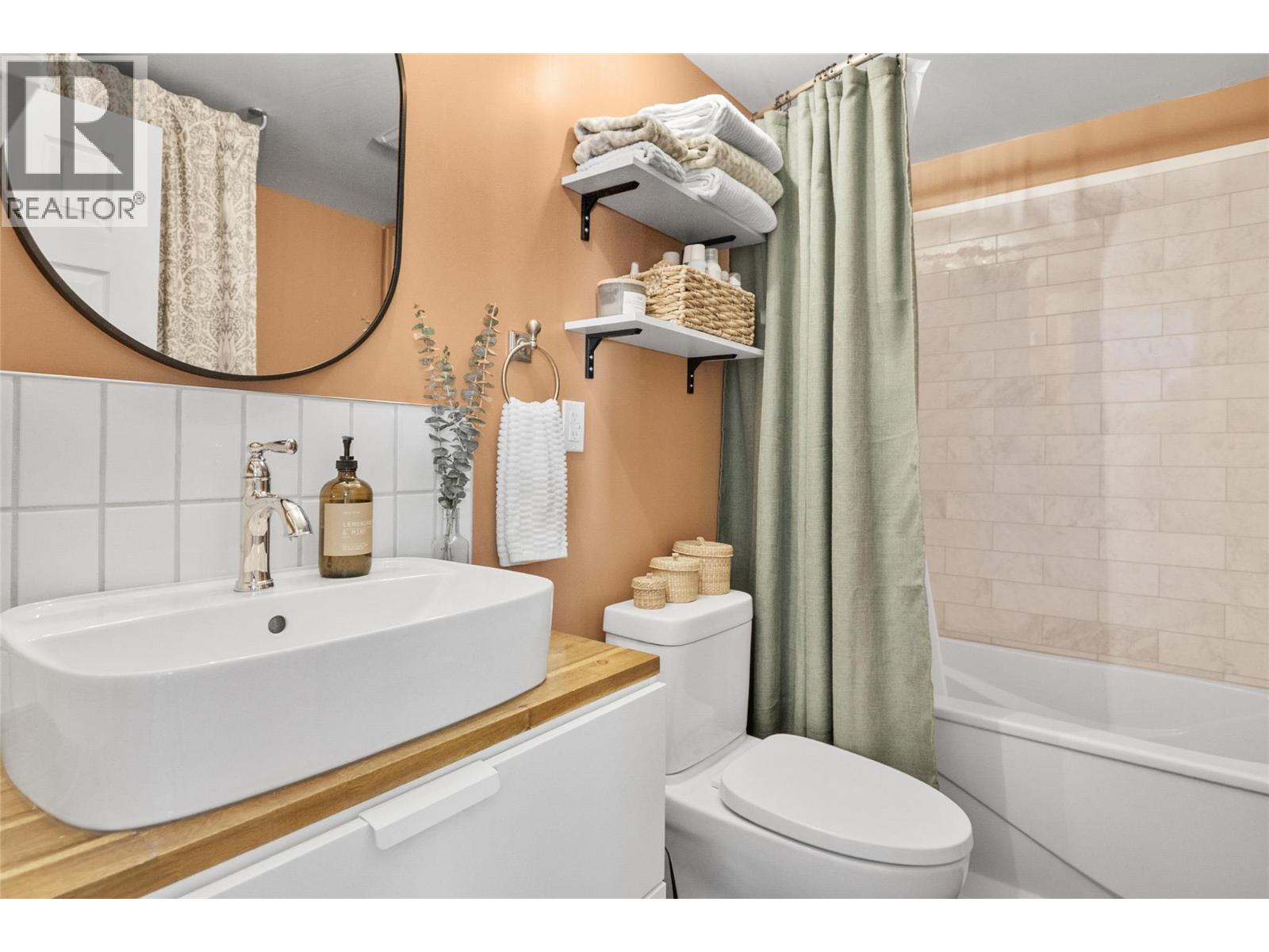 #5 606 Edward Street E - 18