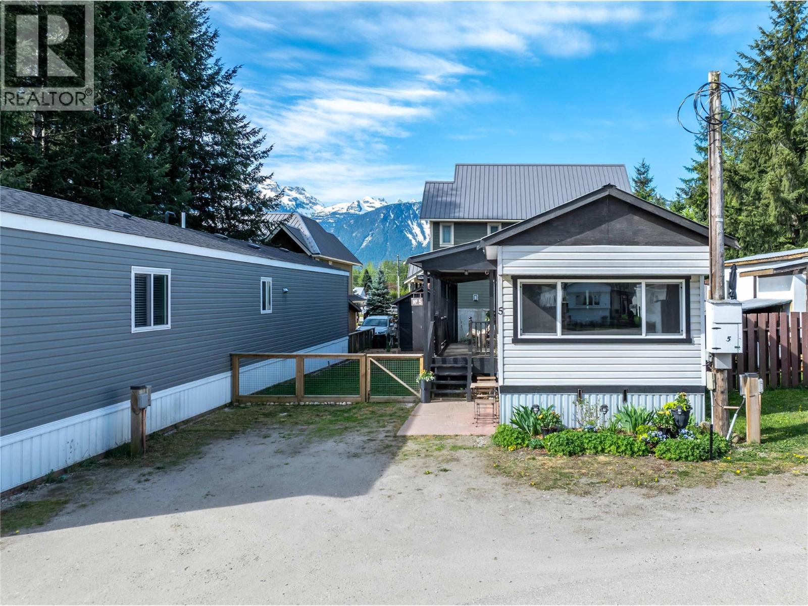 #5 606 Edward Street E - 42