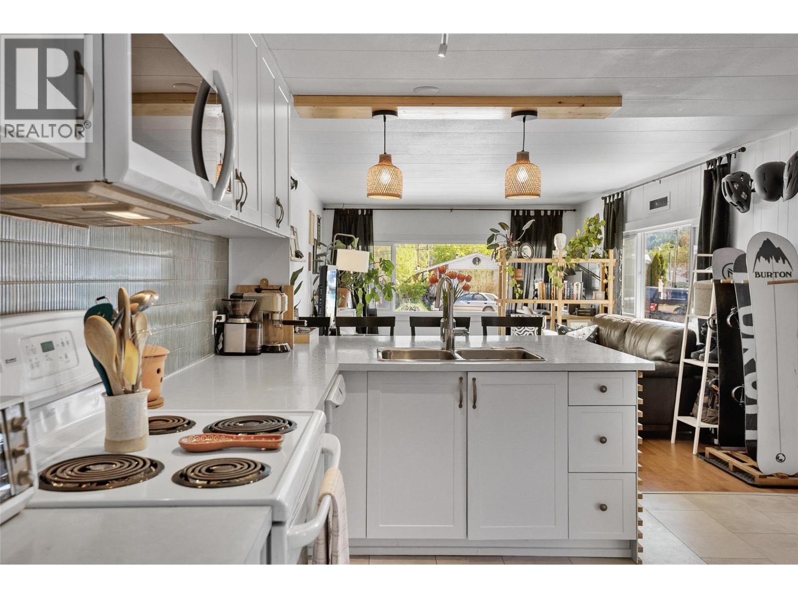 #5 606 Edward Street E - 6